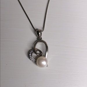 Diamond heart necklace with pearl
